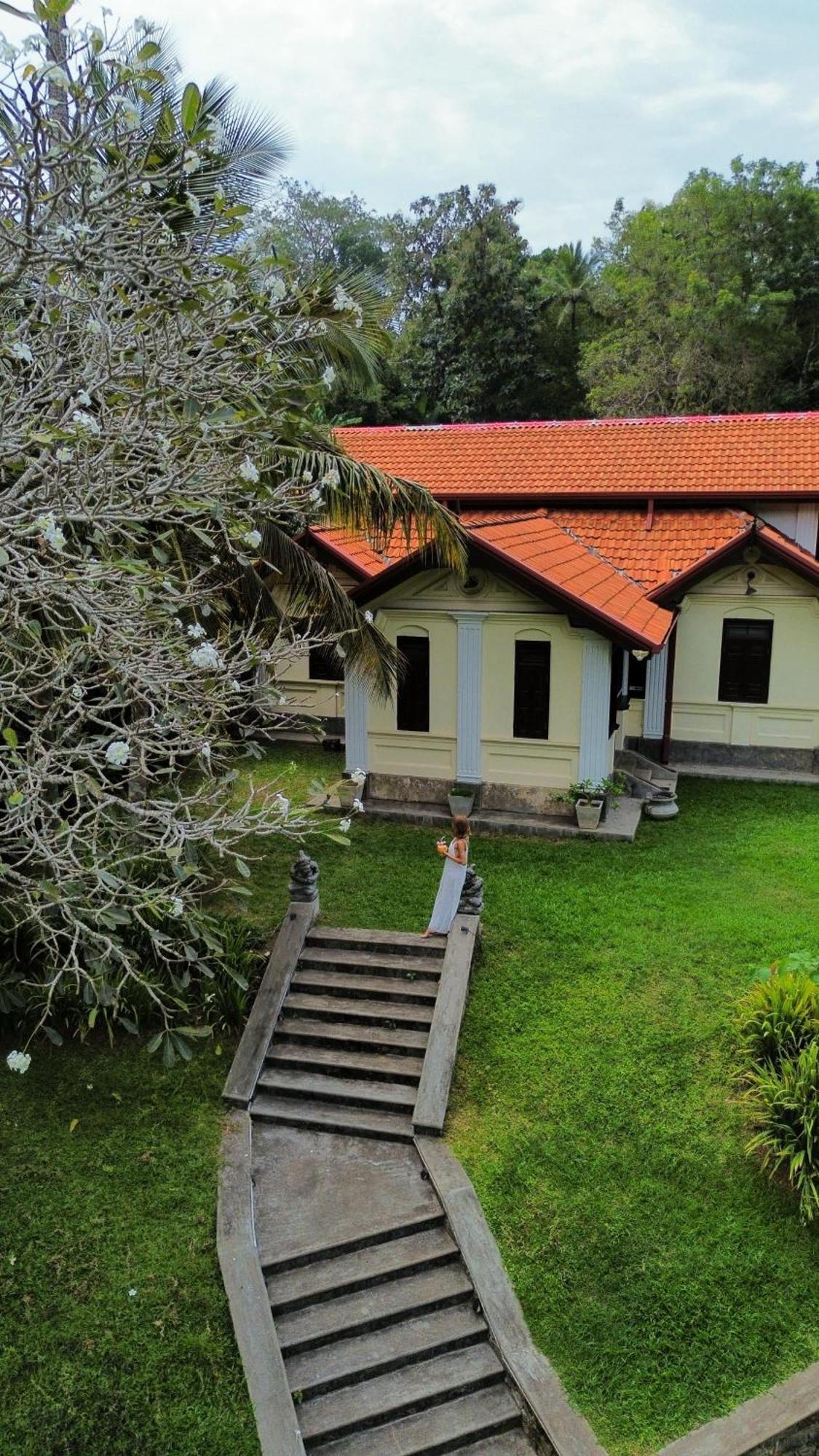 Satiana Tangalle Bagian luar foto